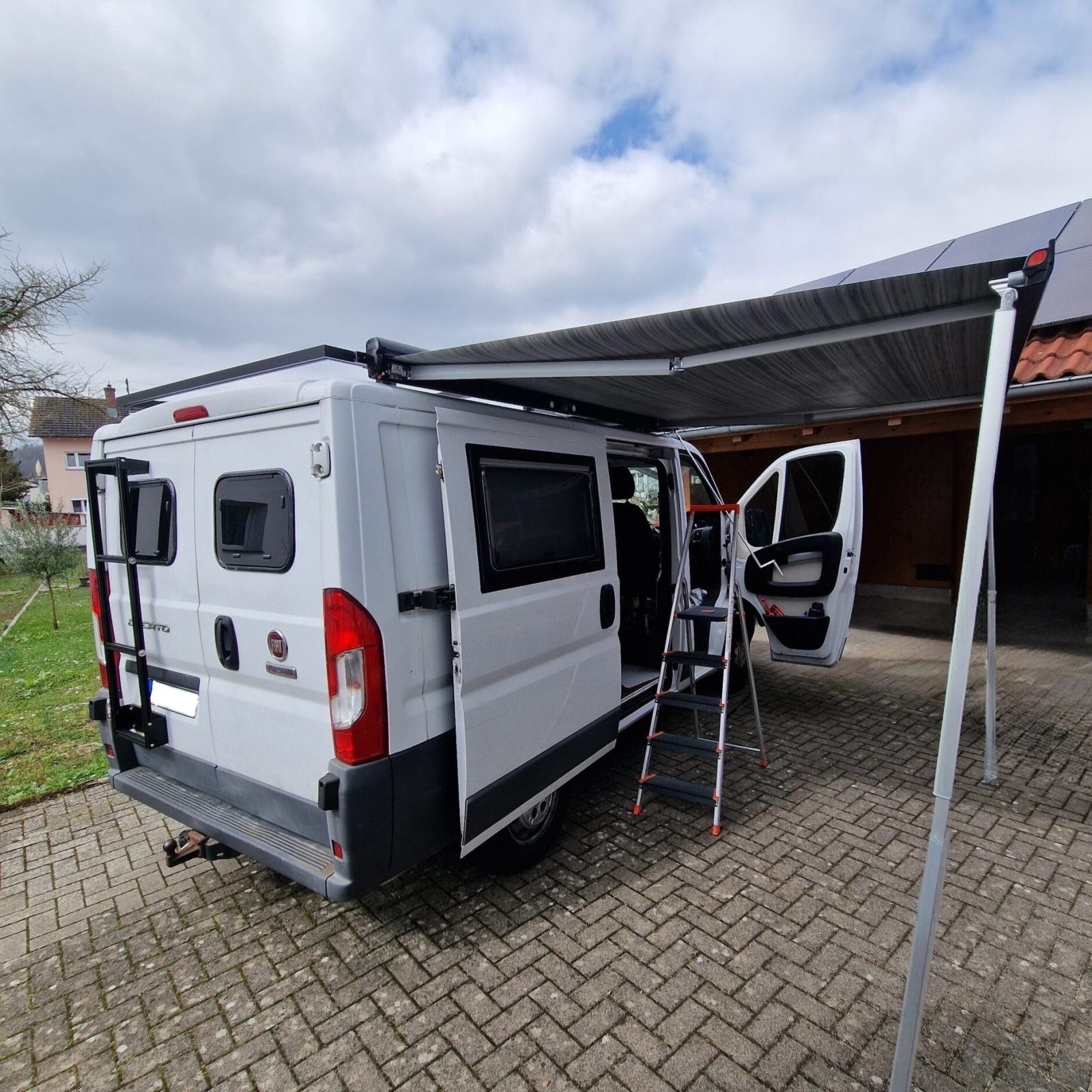 Showroom Montage und Test der Markise