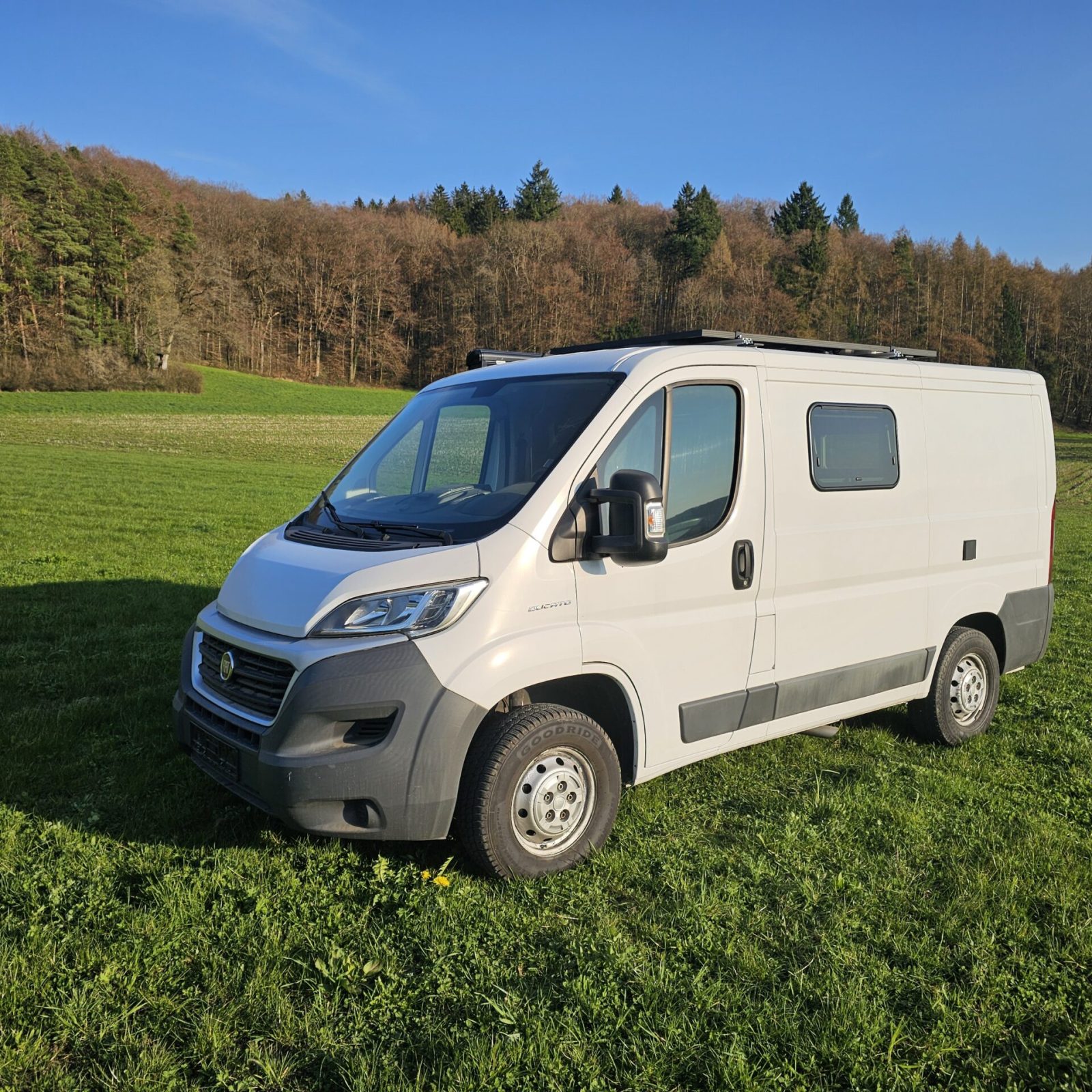 Showroom Außen Ansicht Rechts