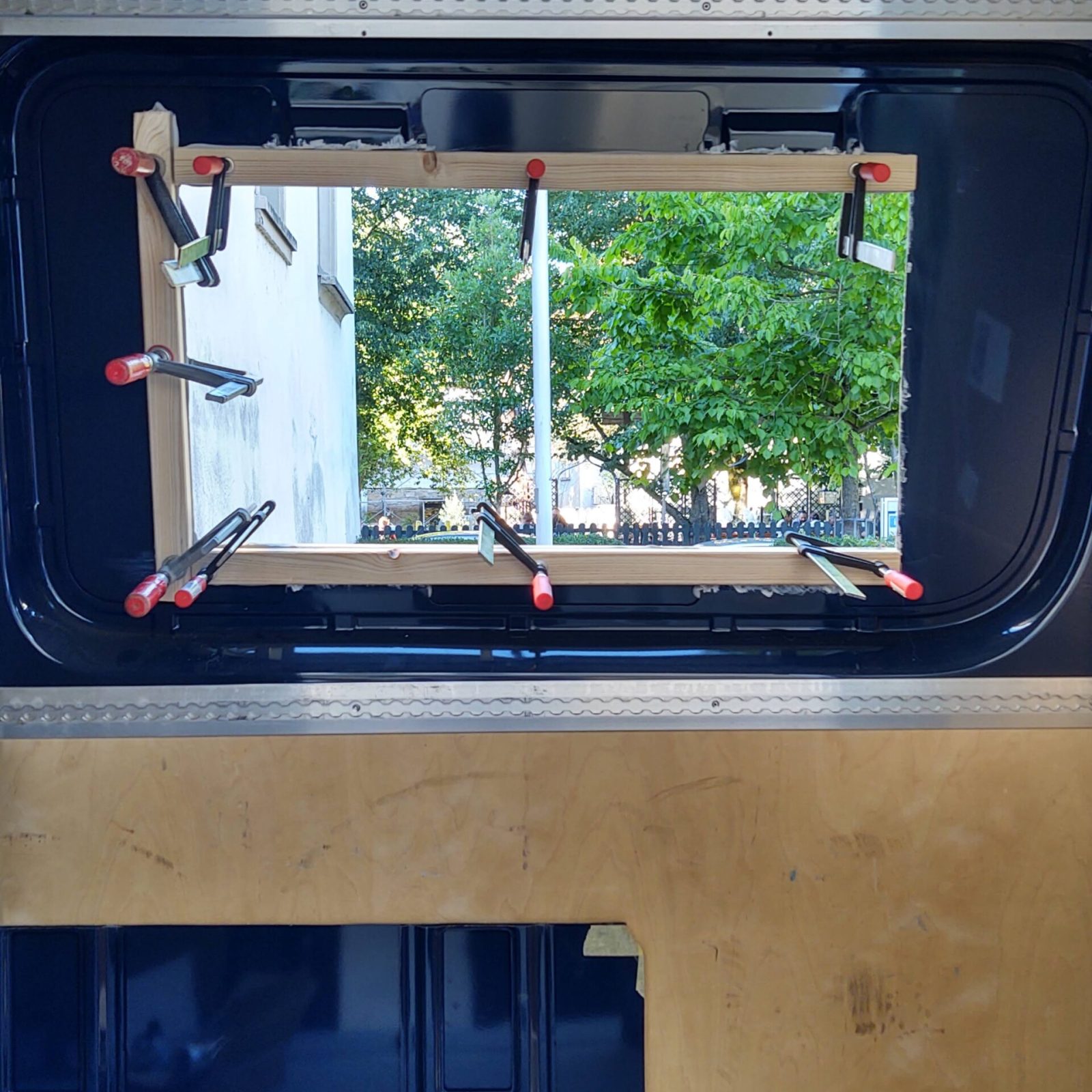 Showroom Auschnitt Montage Seitenfenster