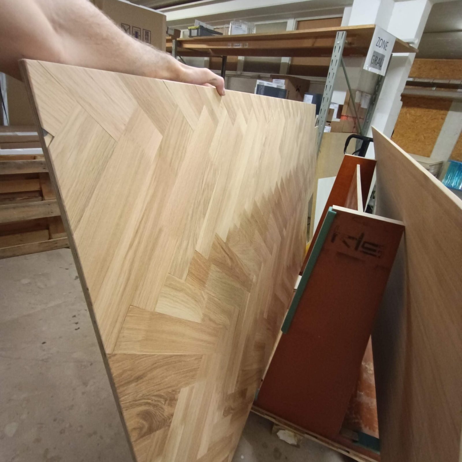 Showroom Eiche Fischgrätenboden