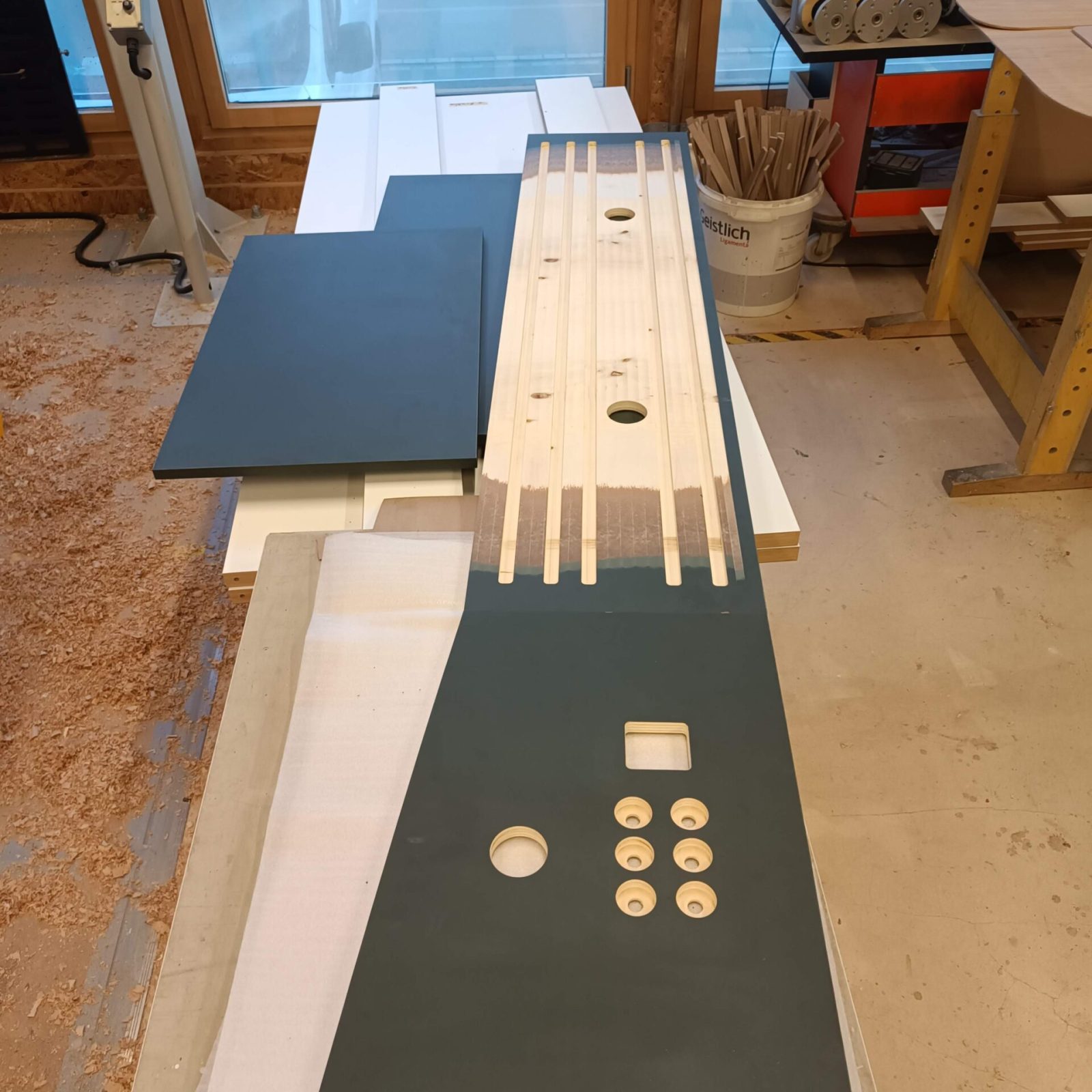 Showroom Fräsen der Untersicht Küche